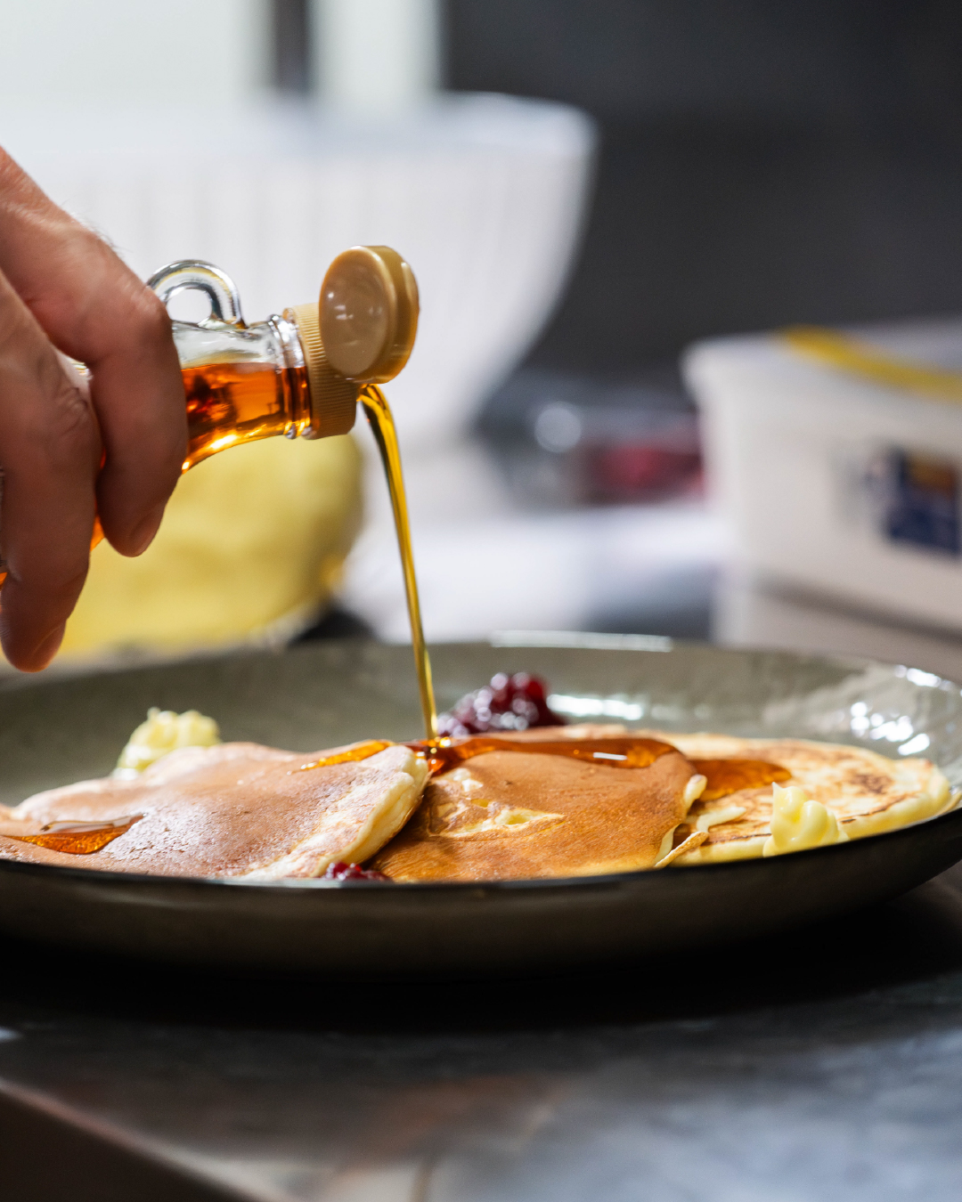 Pancake guarniti con sciroppo